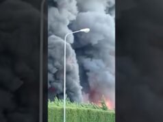 Modugno: vasto incendio a capannone